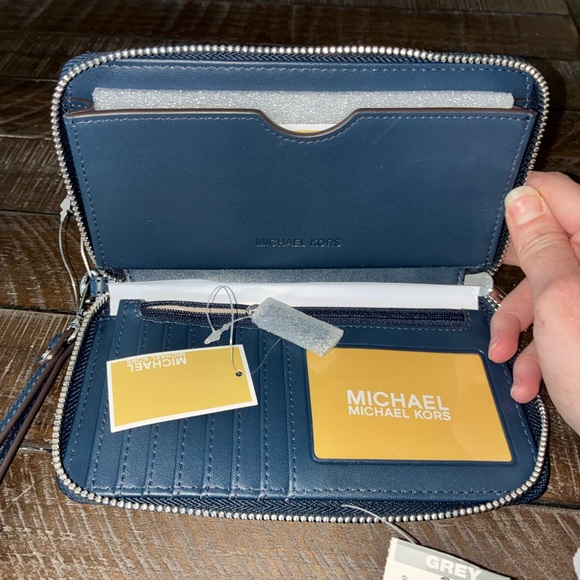 Michael Kors Jet Set Travel Large Stripe Wristlet - Navy/White - Picture 4 of 5